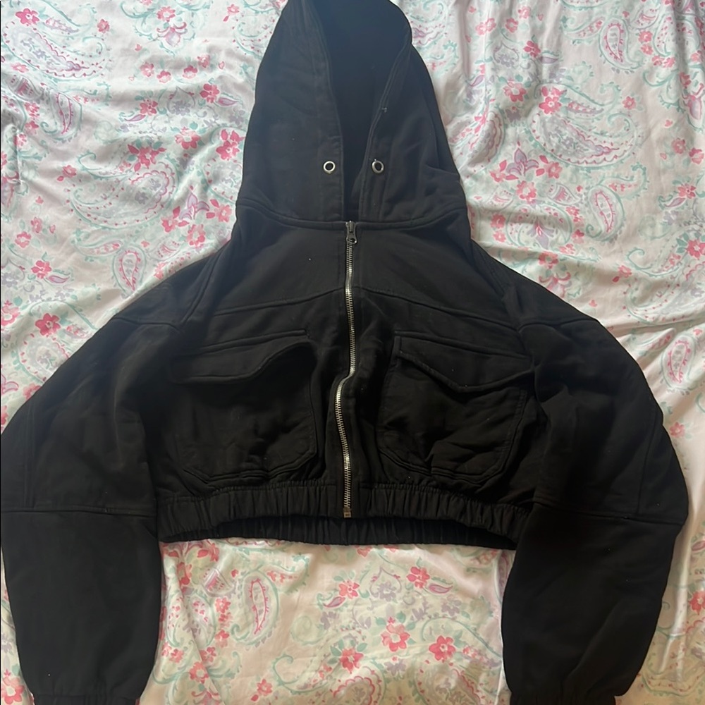 Black Cropped Hoodie with Zipper and Hood